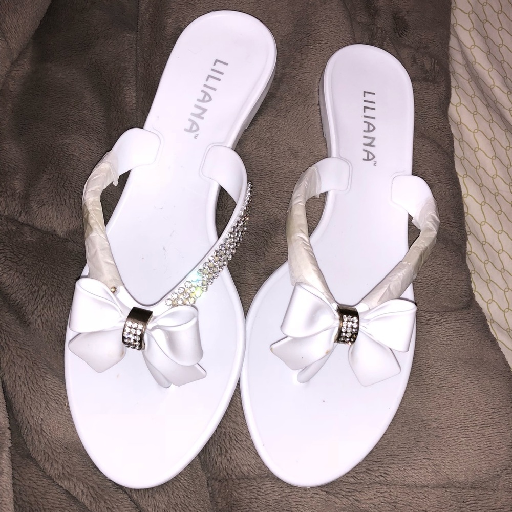 Brand new flip flips never worn